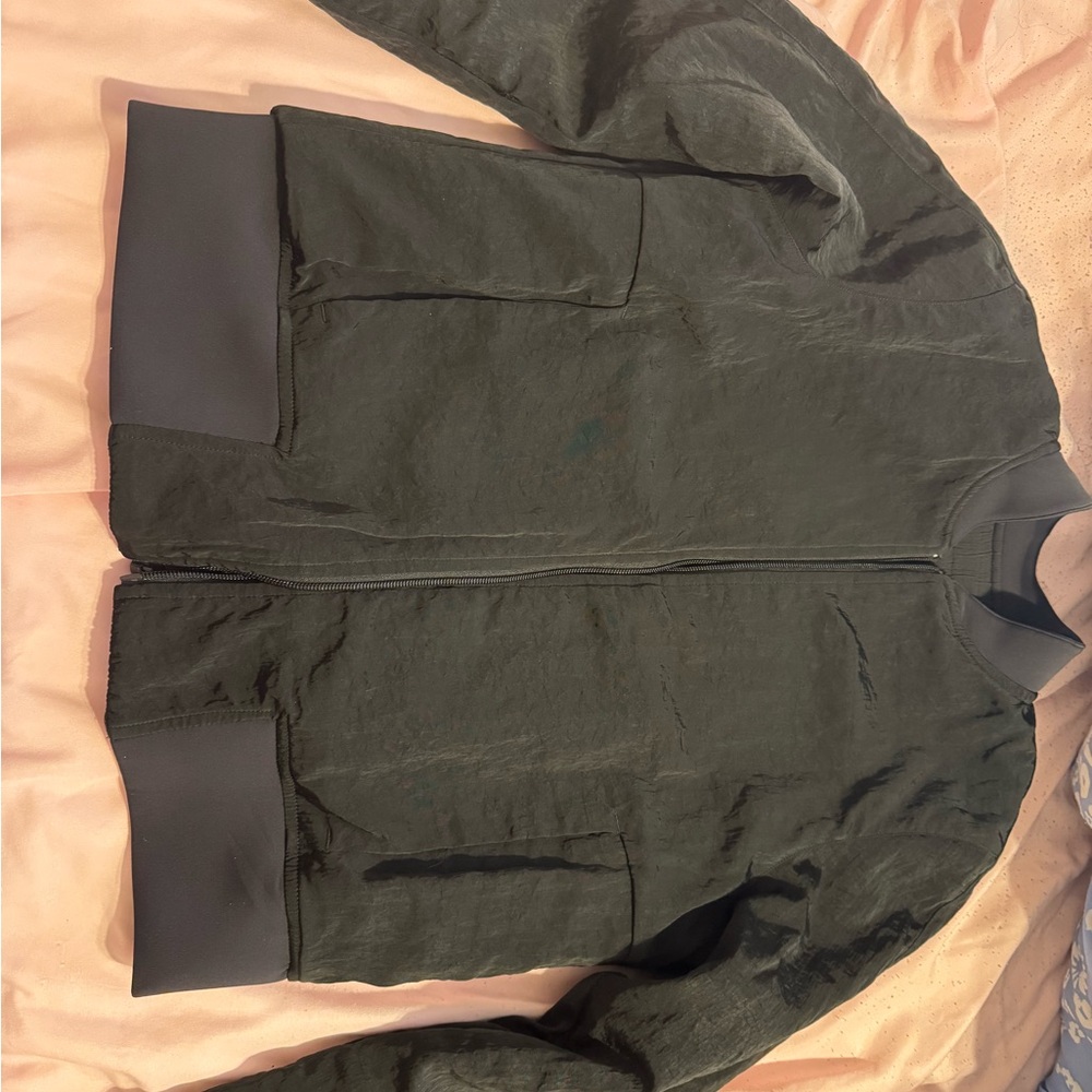 Lululemon Women's non stop Black Bomber reversible Jacket size 6 NWOT - Picture 10 of 13